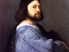Портрет мужчины в платье с синими рукавами